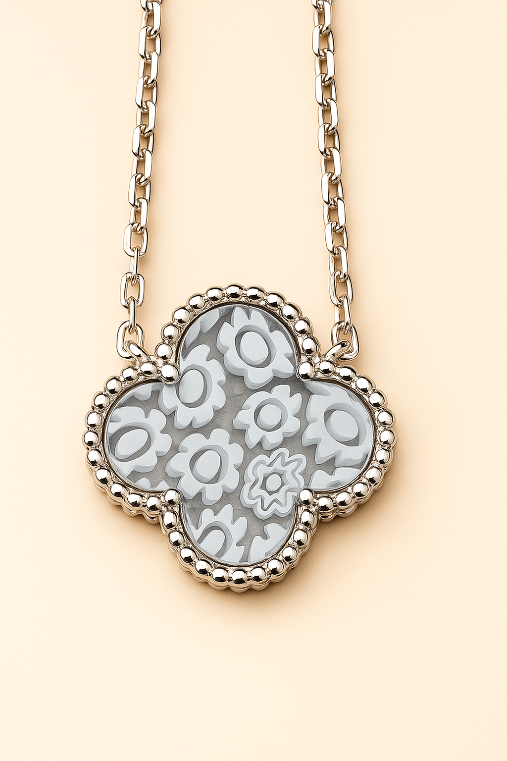 Clover bloom white necklace