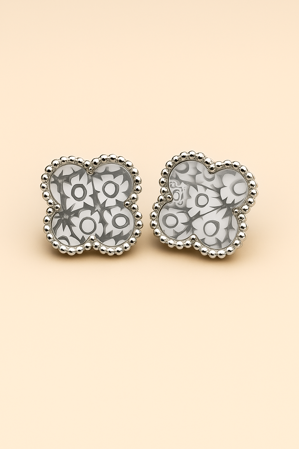 Clover shaped stud earrings